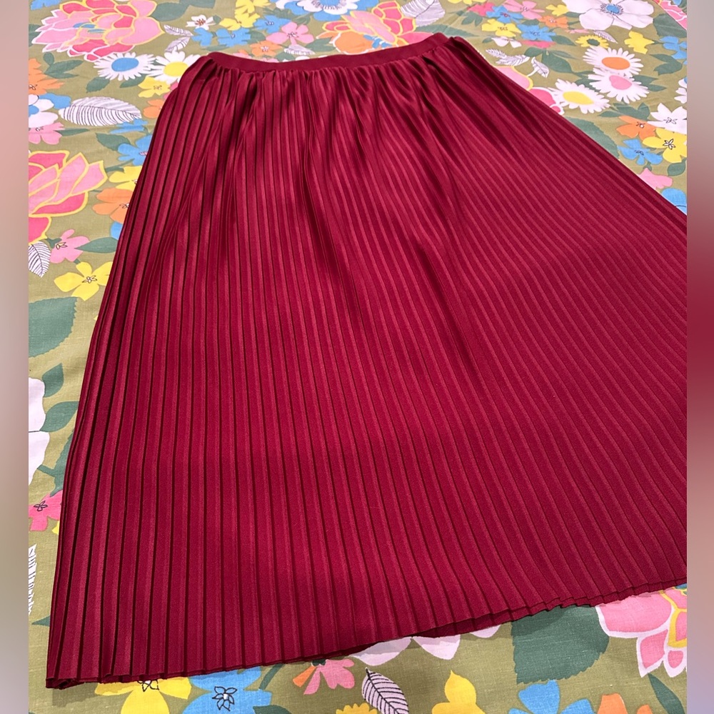 Vintage 70’s Elegant Burgundy High Waisted Pleated Midi Skirt Sz M